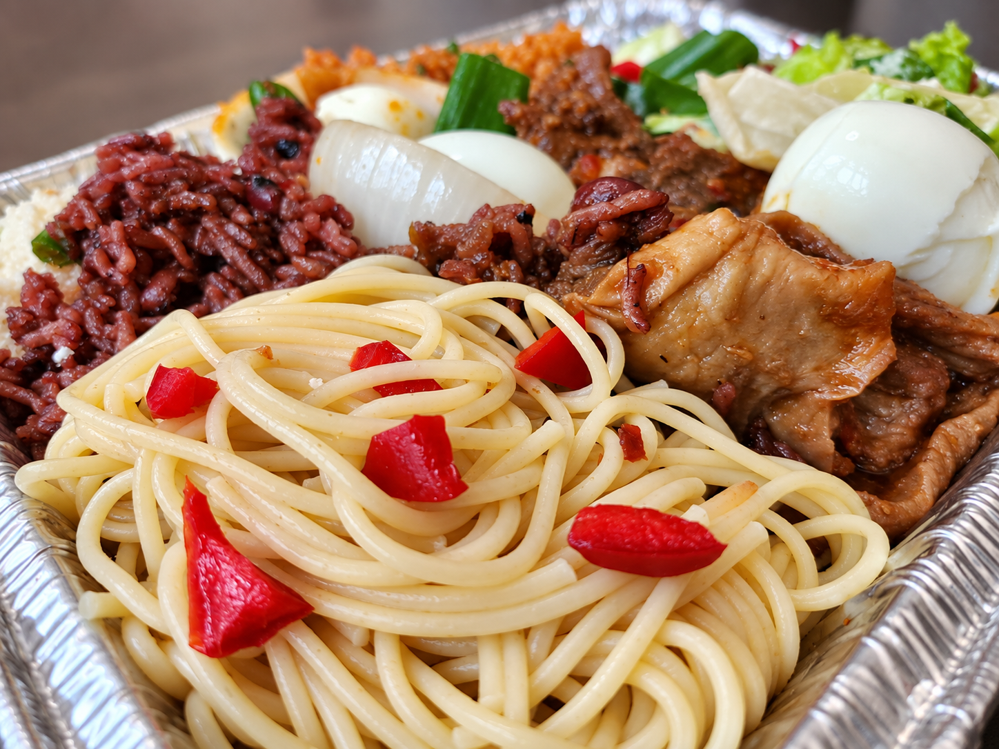 Full Pan Waakye Taakum + Stew with Goat, Beef, Cow Foot, Wele Eggs + 32oz Plain Shito VIP + Gari + Taalia